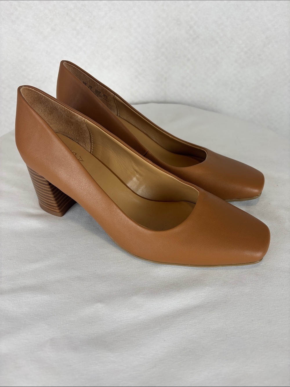 Naturalizer Warner Pump Camel Leather Block Heel Women’s 8M Comfort Career